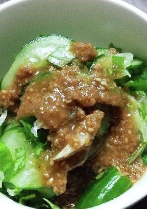 セロリの葉のサラダ＆胡麻ドレッシング-レシピのメイン写真