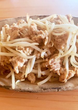 鳥ももひき肉ともやしのごま油炒め-レシピのメイン写真