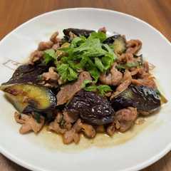 รูปของ 豚こま肉と茄子のオイスター炒め
