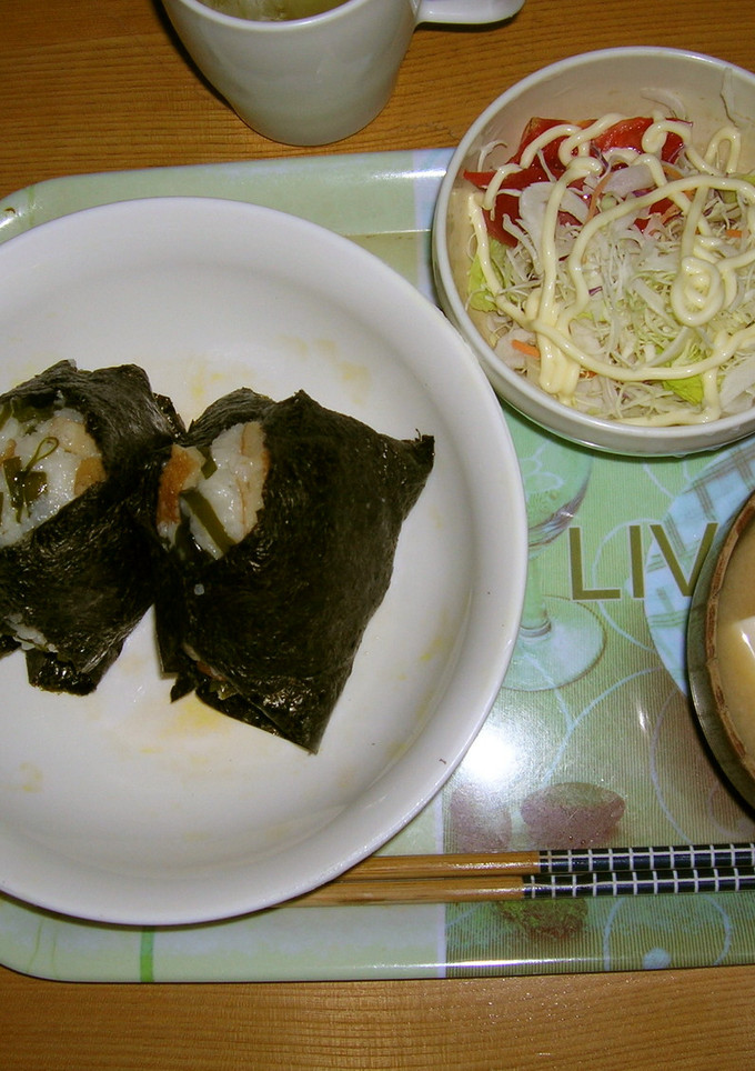 美味しいさつま揚げと切り昆布のおにぎり-レシピのメイン写真