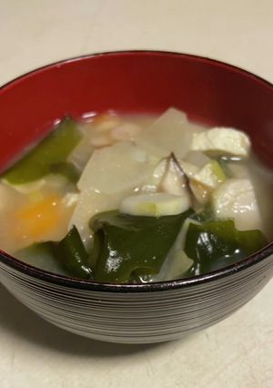 具だくさんもいいところの味噌汁（4人分）-レシピのメイン写真