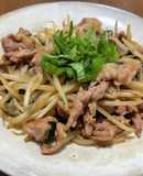豚こま肉ともやしのオイスター炒め