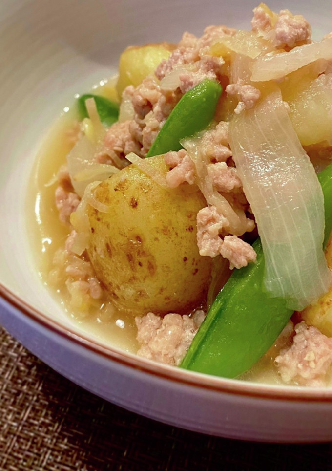 新じゃがと新玉ねぎの鶏そぼろ柚子風味煮-レシピのメイン写真