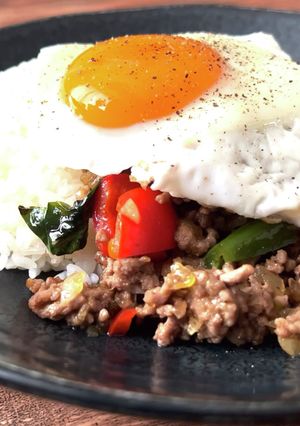 胡麻油が香る!簡単ガパオライス-レシピのメイン写真