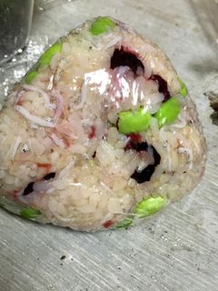 枝豆と梅しらすおにぎり-レシピのメイン写真