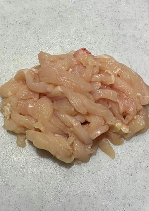 青椒肉絲にどうぞ！鶏胸肉の細切り方法-レシピのメイン写真