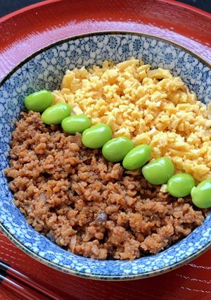 味噌仕立て＊卵と鶏ひき肉の三色そぼろ丼-レシピのメイン写真