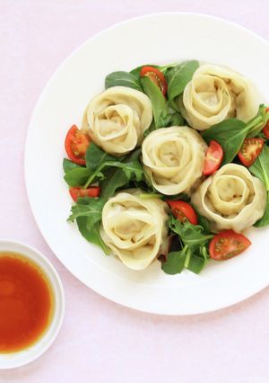 母の日に!特製ぽん酢だれで薔薇餃子-レシピのメイン写真