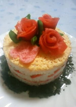 バレンタインや　お祝いに　お寿司ケーキ-レシピのメイン写真