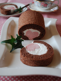 ピンクハートinロールケーキ-レシピのメイン写真