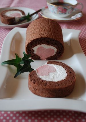 ピンクハートinロールケーキ-レシピのメイン写真