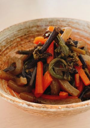 わらびで副菜！蒟蒻と人参の煮物-レシピのメイン写真