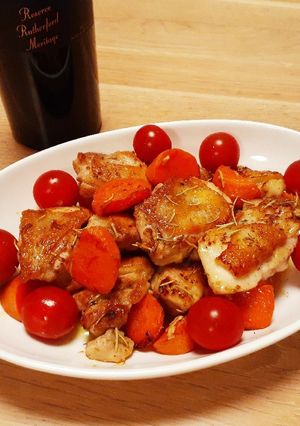 ワインに合う♪鶏もも肉と人参のハーブ焼き-レシピのメイン写真