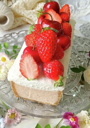 ピンク色のいちごのリッチチーズケーキ-レシピのメイン写真