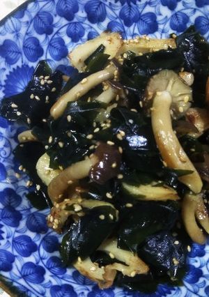 158ワカメとしめじとちくわの炒めもの-レシピのメイン写真