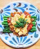 アスパラガスとトマトに卵の中華あんかけ