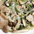 ほうれん草と新玉ネギと大豆ミートの炒め物