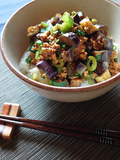 ねぎなすの鶏みそ丼-レシピのメイン写真