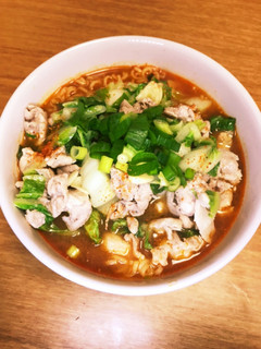 豚肉と白菜のハリッサ炒め乗せ味噌ラーメン-レシピのメイン写真