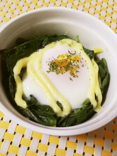 レンジで簡単☆ほうれん草と卵のココット-レシピのメイン写真