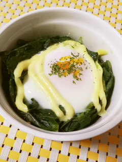 レンジで簡単☆ほうれん草と卵のココット-レシピのメイン写真