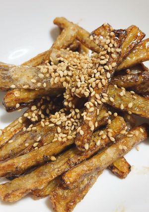 お弁当に！惣菜風カリカリごぼうの揚げ焼き-レシピのメイン写真