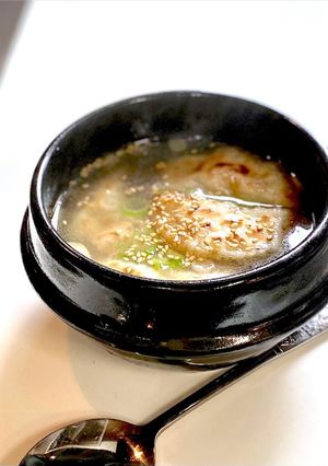 残った焼き餃子をスープにドボン✨-レシピのメイン写真