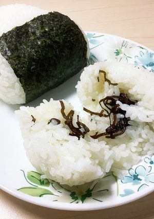 バターと塩昆布のおにぎり-レシピのメイン写真