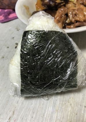 梅漬けおかかおにぎり-レシピのメイン写真