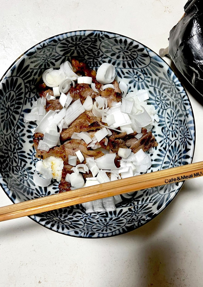 簡単！焼肉のたれで刻み長ネギの焼肉丼♪-レシピのメイン写真