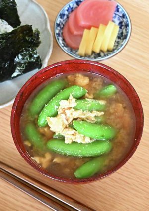 スナップエンドウと炒り卵のお味噌汁-レシピのメイン写真