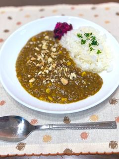 カレーにナッツと柴漬け♪-レシピのメイン写真