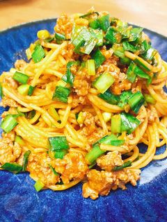 ニラとゴロゴロ豚ひき肉のトマトパスタ-レシピのメイン写真