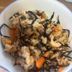 รูปของ ひじきの炊き込みご飯