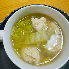 รูปของ 鶏団子と白菜のスープ✨