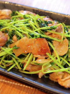 【絶品】「豚バラと豆苗のオイスター炒め」-レシピのメイン写真