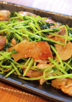 【絶品】「豚バラと豆苗のオイスター炒め」-レシピのメイン写真