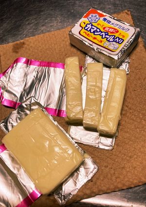 チーズをカットする時包丁につきにくくする-レシピのメイン写真
