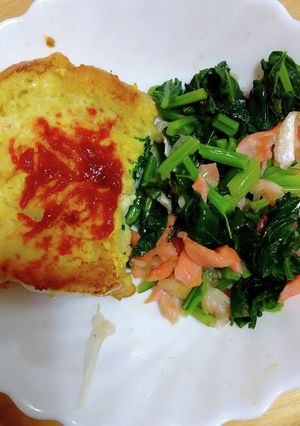 時短　フレンチトーストと青菜と鮭サラダ-レシピのメイン写真