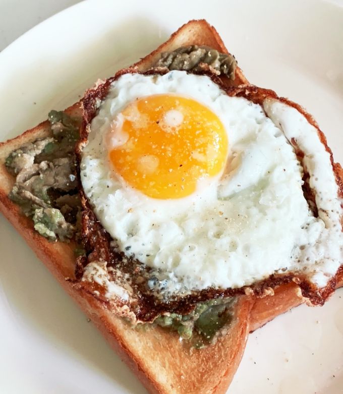 アボカドと目玉焼きのトースト by いでれー 【クックパッド