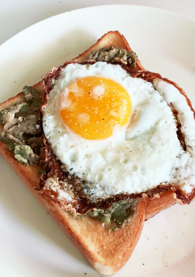 アボカドと目玉焼きのトースト-レシピのメイン写真