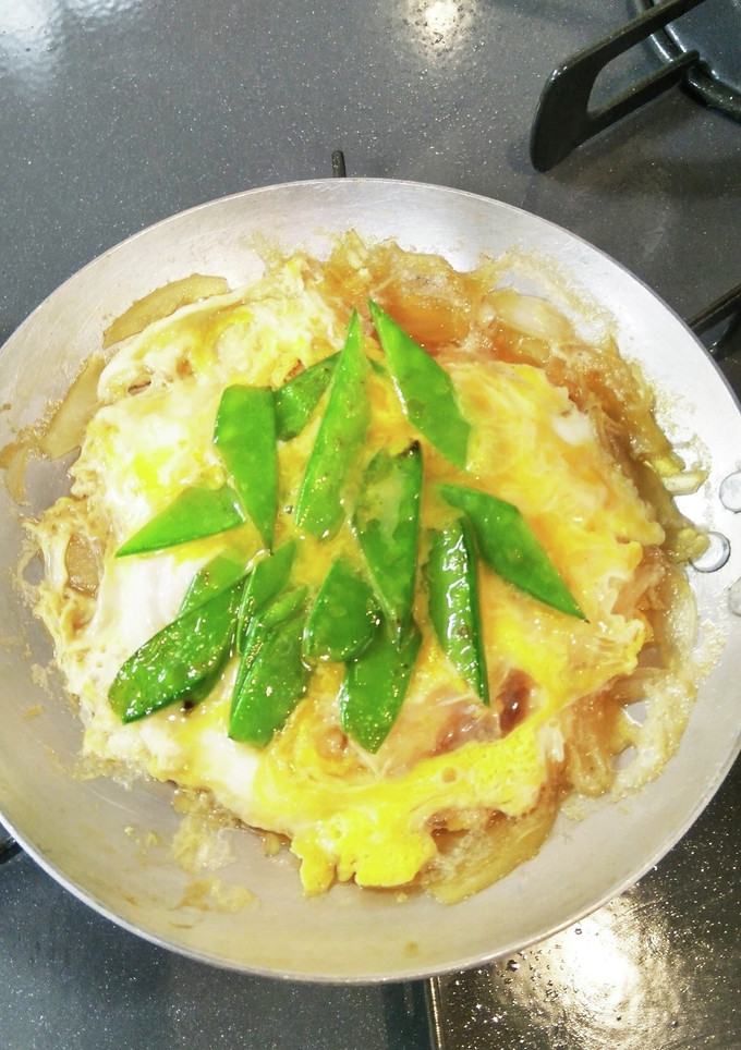 絹さやと新タマネギの玉子丼-レシピのメイン写真