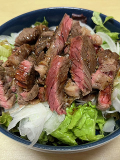 ソースが絶品!簡単豪華なステーキサラダ-レシピのメイン写真