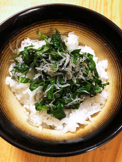 シソとちりめんの海鮮丼、サラダ、つまみ-レシピのメイン写真