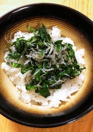 シソとちりめんの海鮮丼、サラダ、つまみ-レシピのメイン写真