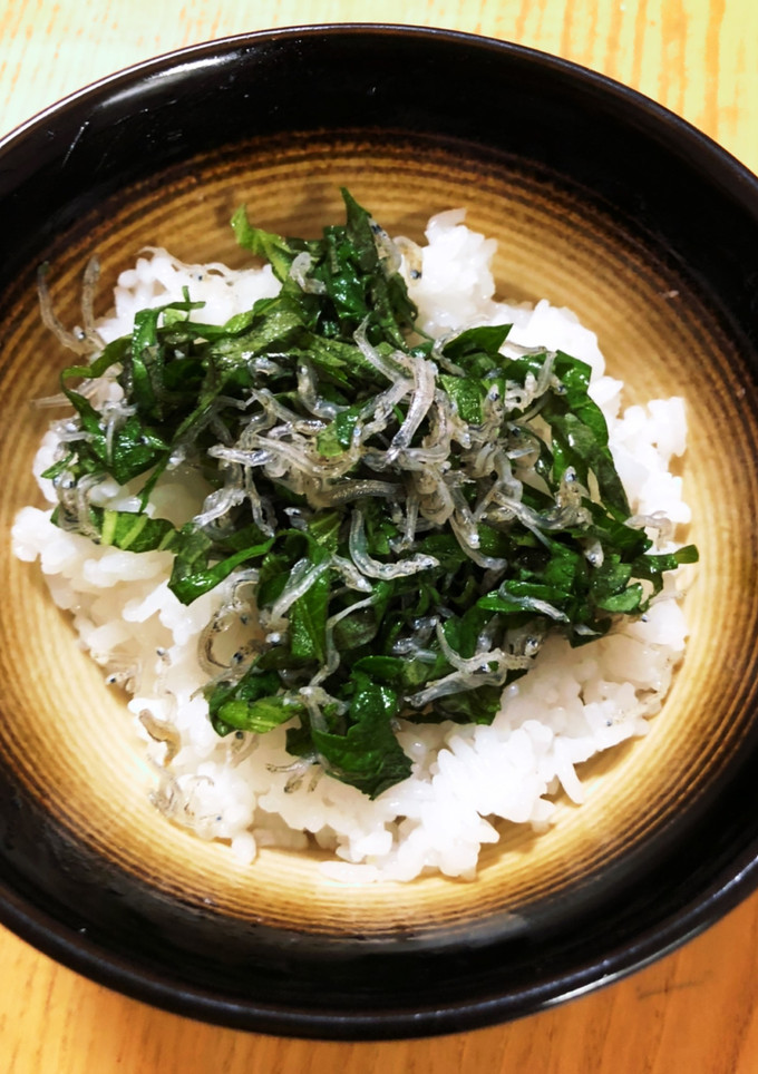 シソとちりめんの海鮮丼、サラダ、つまみ-レシピのメイン写真