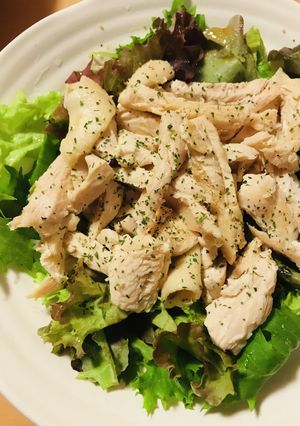 鶏むね肉を丸ごと塩茹での●鶏肉のサラダ-レシピのメイン写真