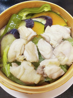 焼き肉のたれで。鶏もも肉野菜のせいろ蒸し-レシピのメイン写真
