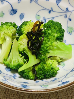 お弁当にも!ブロッコリーの塩昆布和え-レシピのメイン写真