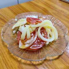 รูปของ トマトと玉ねぎのマリネ